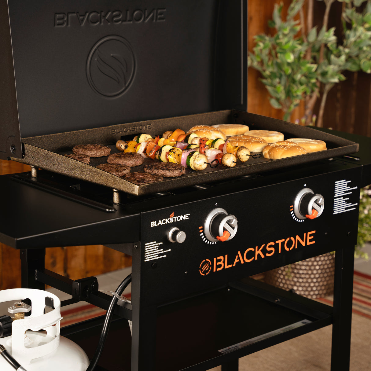 Blackstone 28" Griddle w/Hood and Griddle Cover