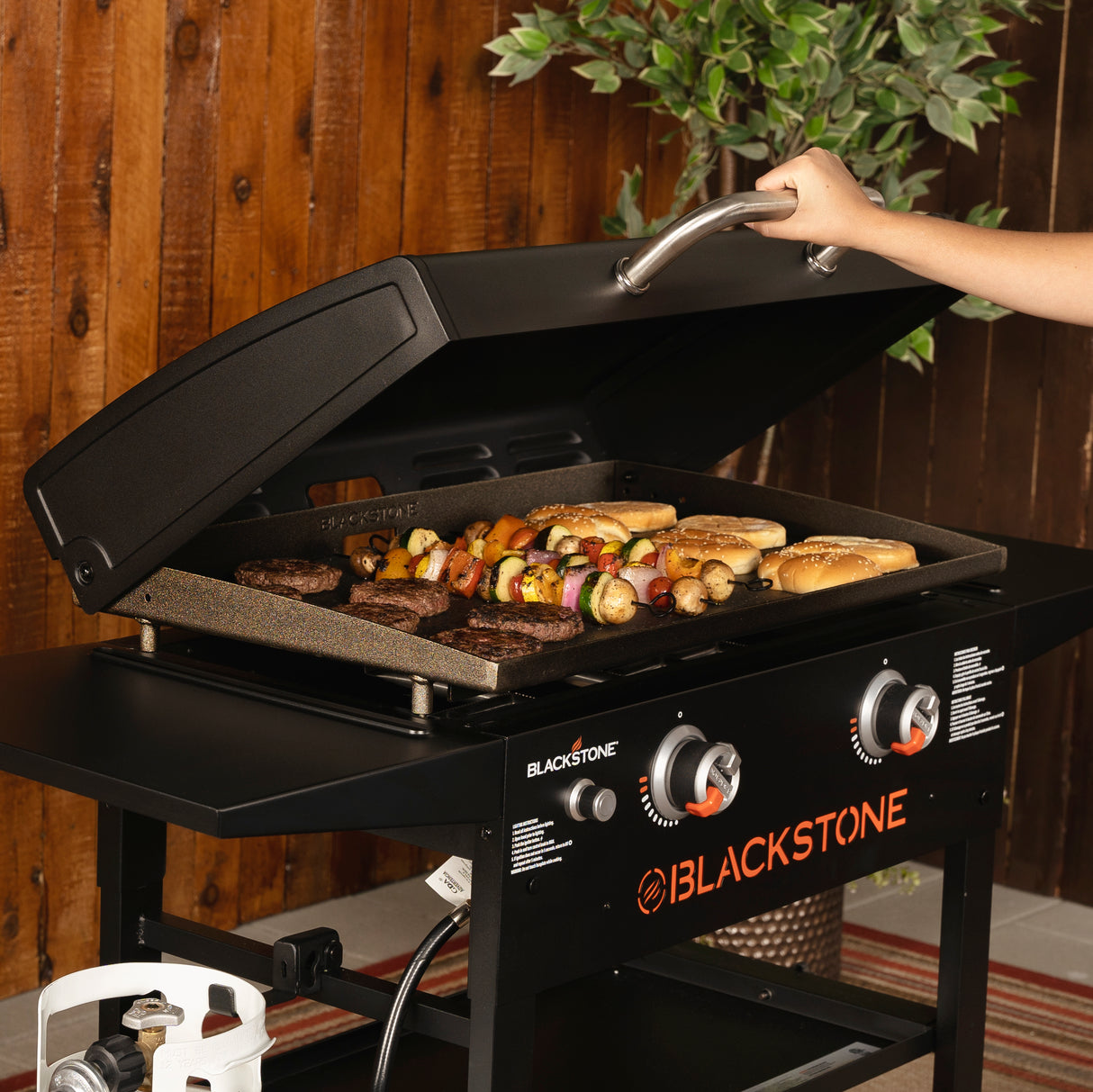 Blackstone 28" Griddle w/Hood and Griddle Cover