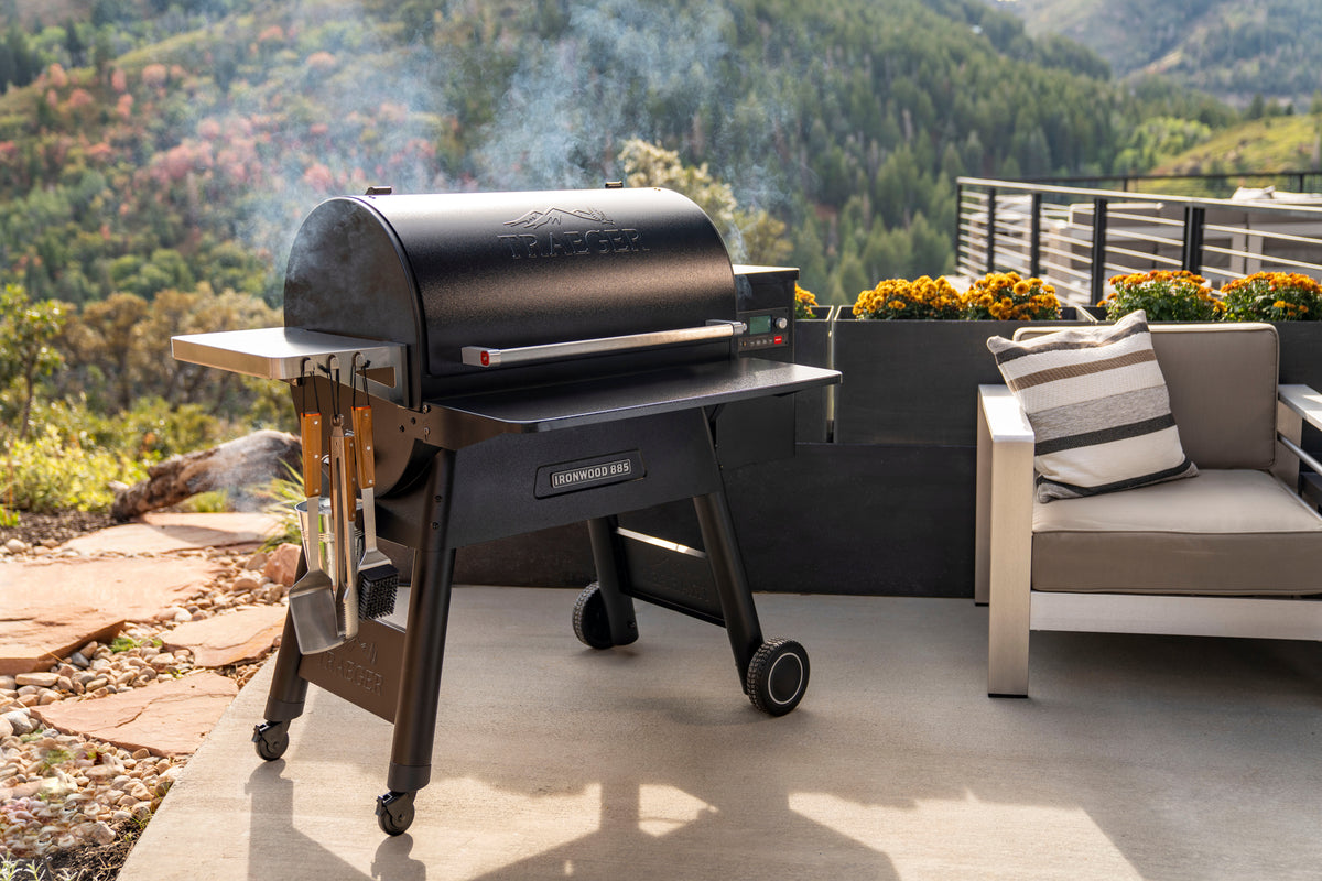 Traeger IRONWOOD 885 Grill + Pellet Sensor